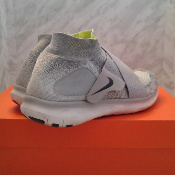 NIKE FREE RN MOTION Flyknit Grey Trainers 880846 002 womens sz 9.5 men's sz 8 - Picture 4 of 6